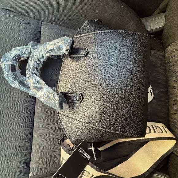 True religion purse with logo strap 🖤 - Picture 2 of 4